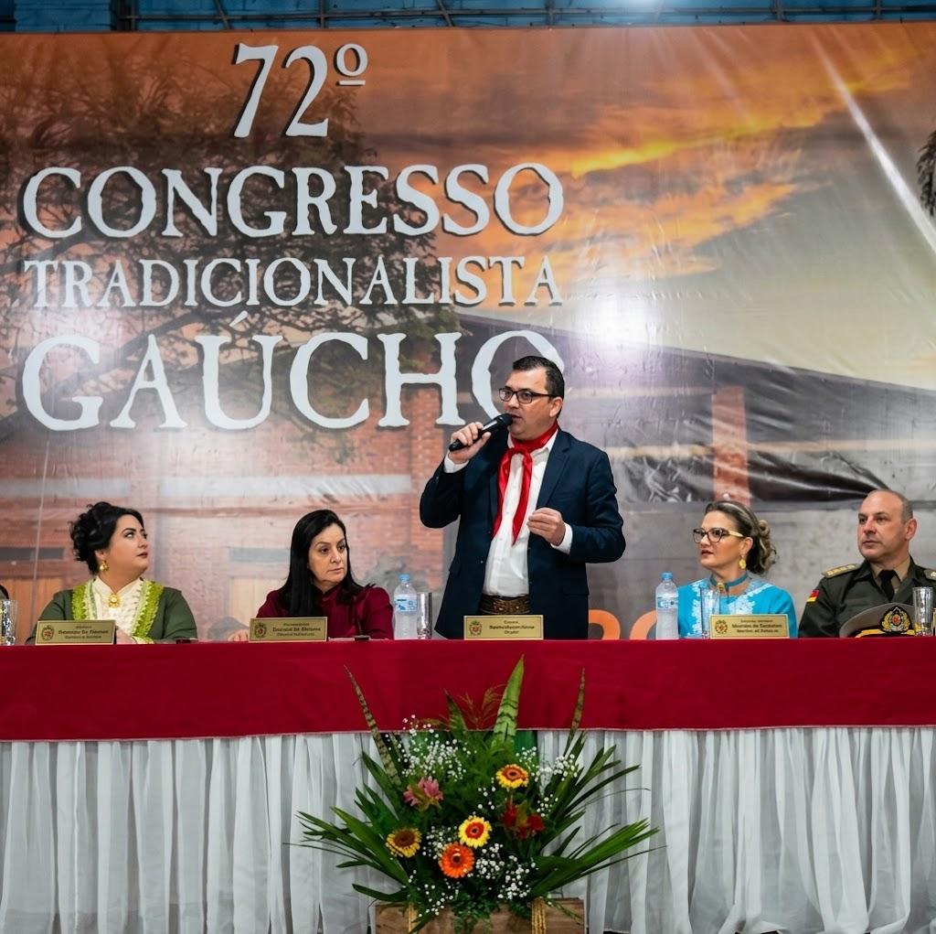 Ijuí exalta suas raízes: Palestra de Fiorin abriu o 72º Congresso Tradicionalista Gaúcho